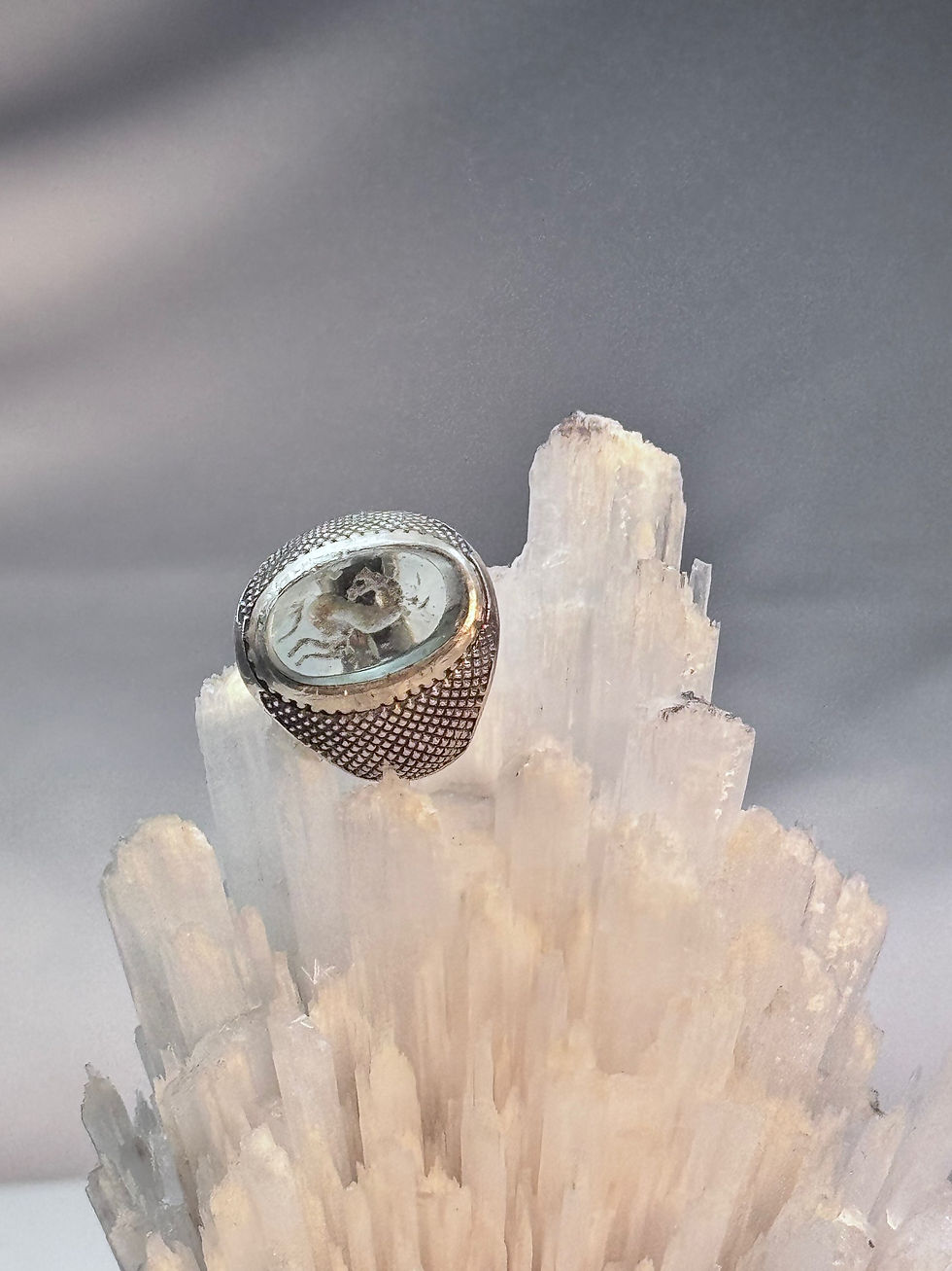 Miniature : Magnifique bague afghane en argent et fluorine verte très clair