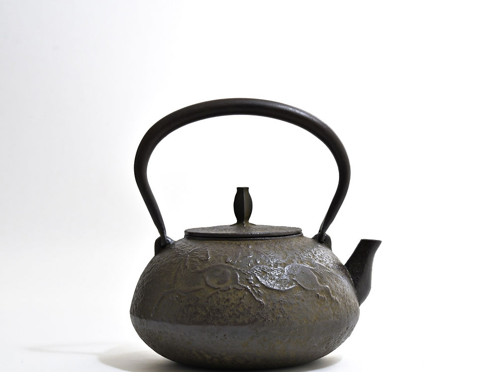 鉄瓶 平丸型 馬 1.1L | 南部鉄器 幸工芸 鉄瓶