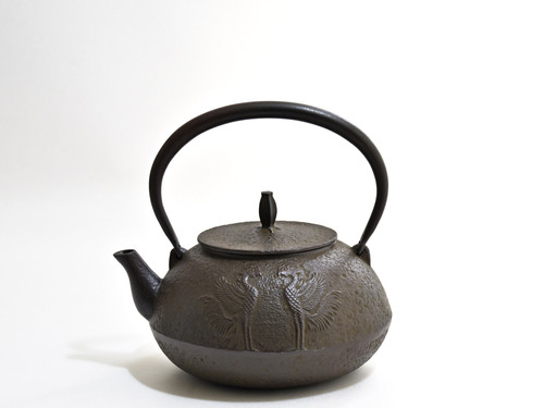 鳳凰文　鉄瓶　2309g タトコ　東さ7-0304① 鉄瓶 平丸型 鳳凰 1.2L | 南部鉄器 幸工芸 鉄瓶