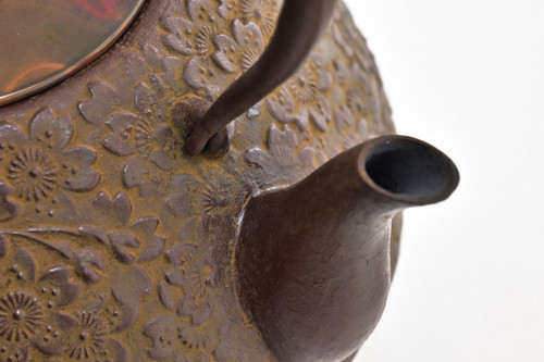 鉄瓶 宝重桜 (唐銅蓋) 2.0L | 南部鉄器 幸工芸 鉄瓶