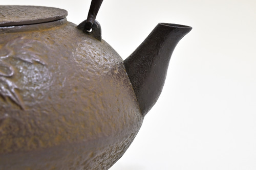 鉄瓶 平丸型 牡丹 1.5L | 南部鉄器 幸工芸 鉄瓶