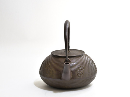 鉄瓶 平丸型 糸目亀甲 1.2L | 南部鉄器 幸工芸 鉄瓶 鉄瓶 平丸型 糸目亀甲 1.2L | 南部鉄器 幸工芸 鉄瓶