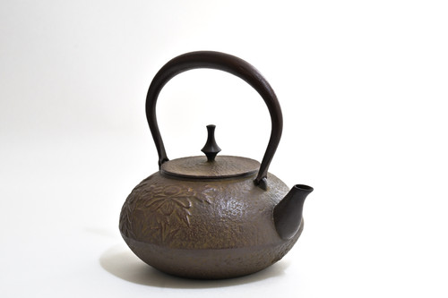 鉄瓶 平丸型 牡丹 1.5L | 南部鉄器 幸工芸 鉄瓶