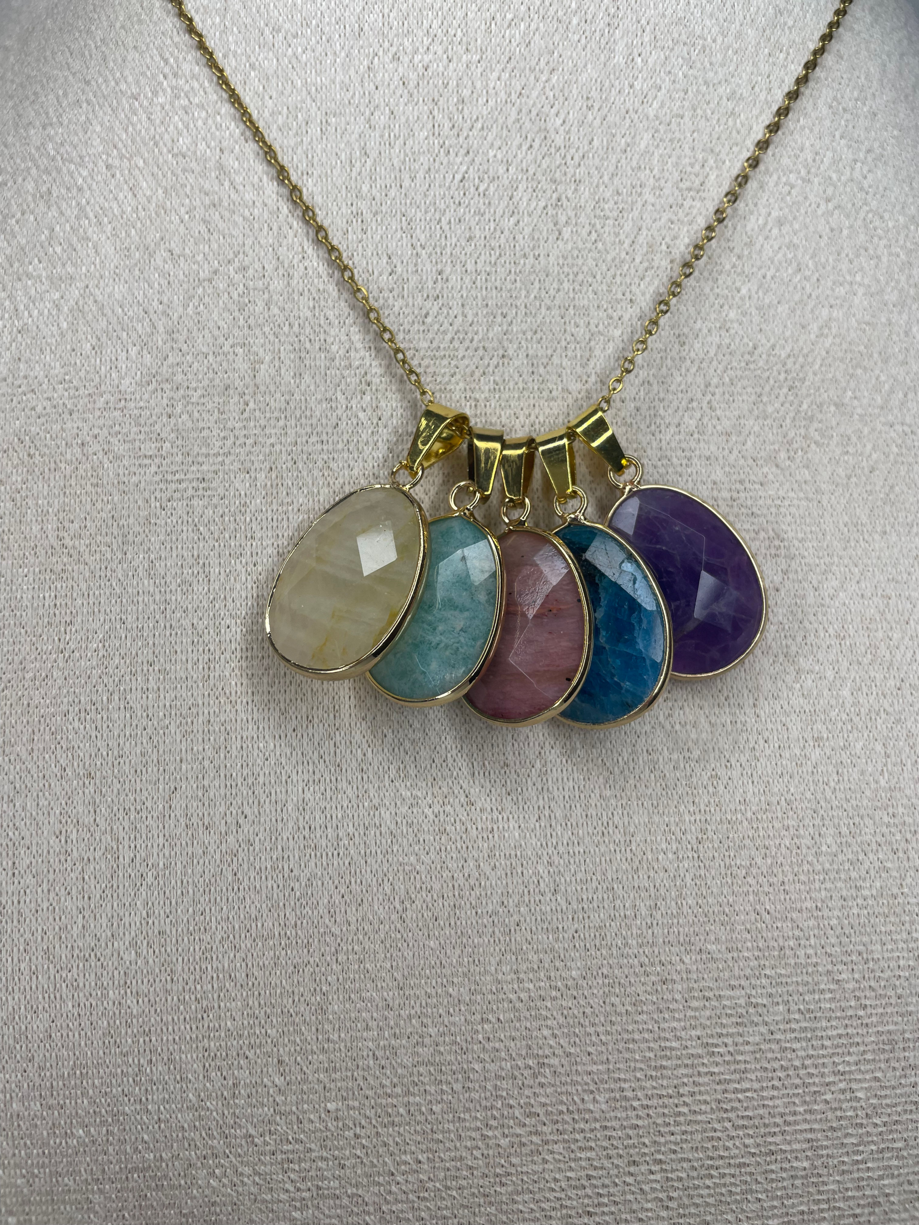 Pendentif serti ovale
