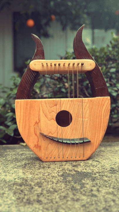 Lyre (built of maple and black walnut)