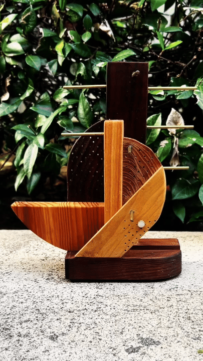 Earring holder made of wood scraps