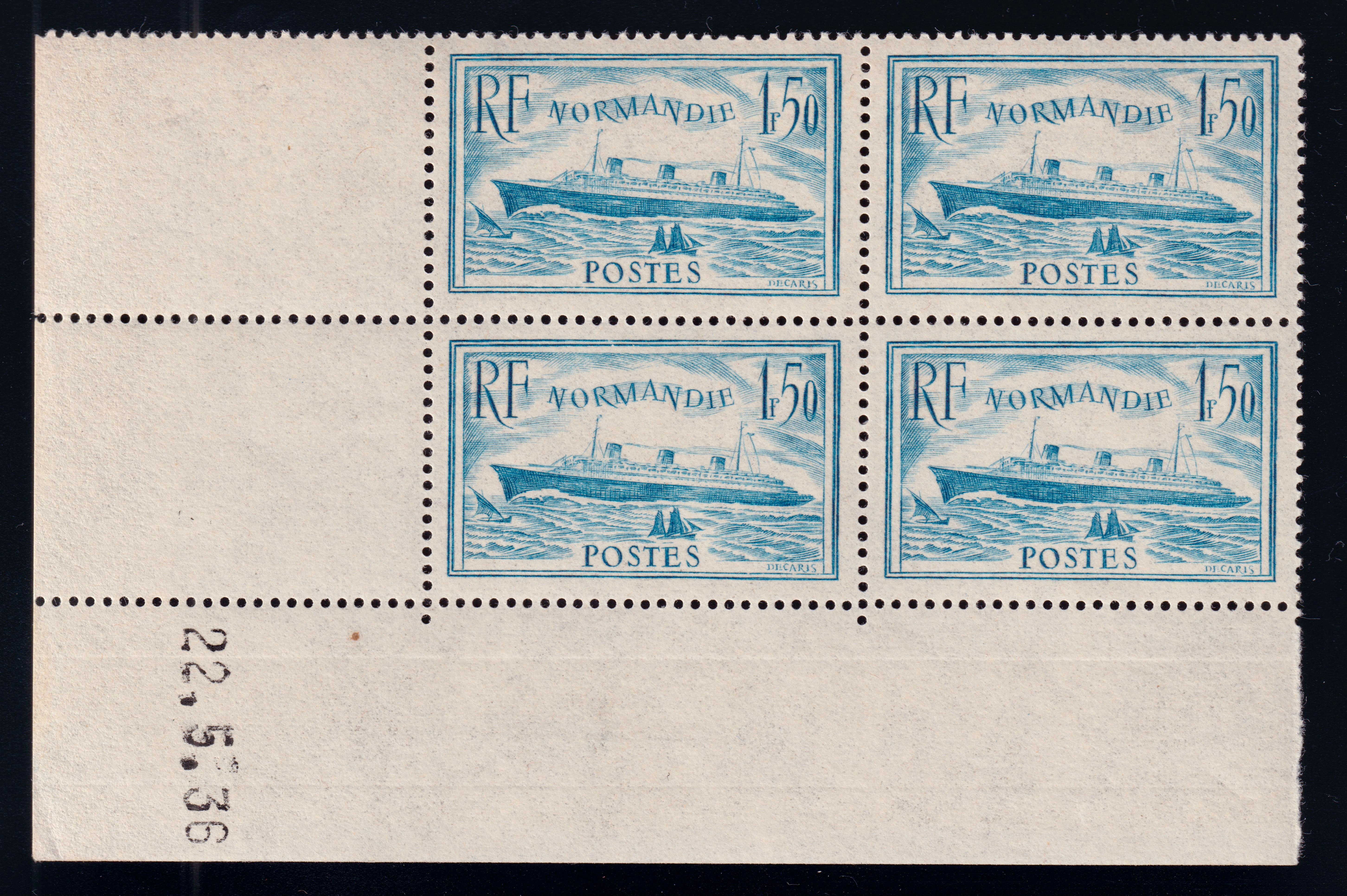 Lot 1653 - n°300 Le NORMANDIE bleu clair COINS DATÉ TB neuf** - Signé Scheller
