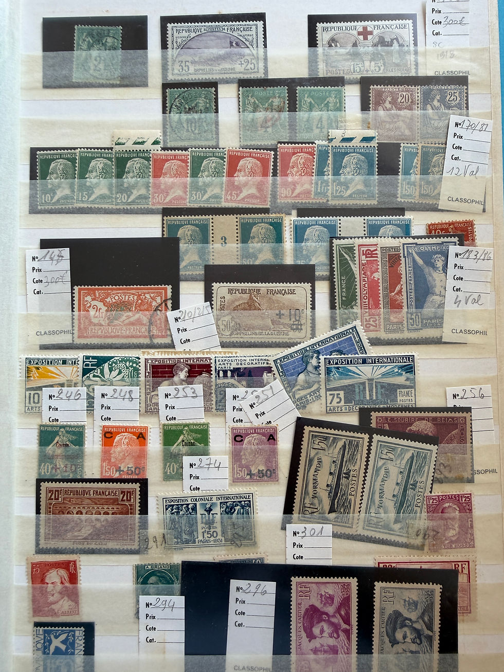 Thumbnail: Lot 1828 - Collection FRANCE / ANDORRE dt bonnes valeurs 62,76,152,COLIS POSTAUX