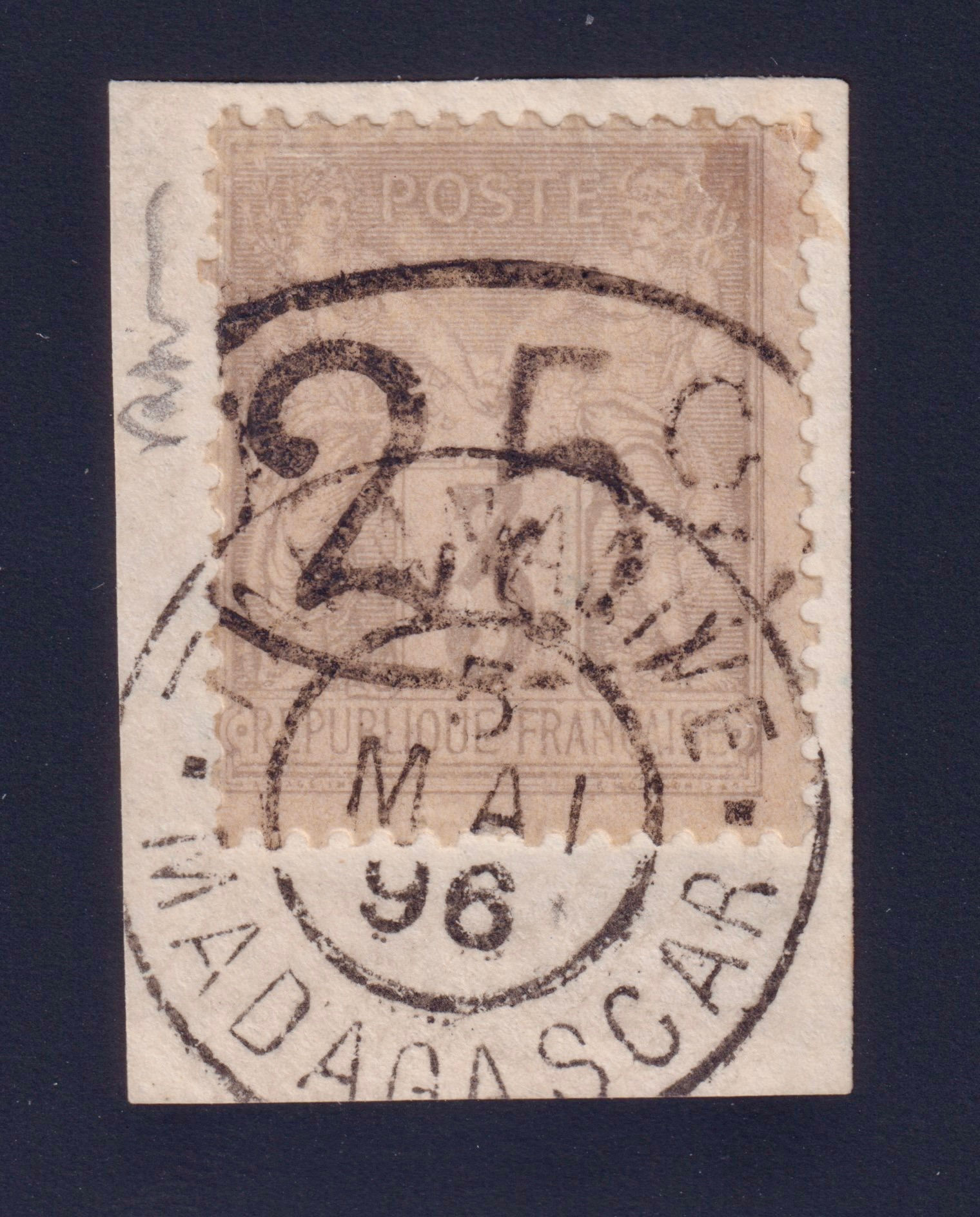 Lot 1573 - (Colonies) Madagascar n°25 s.3c gris oblitéré s/ fragment B/TB- Signé