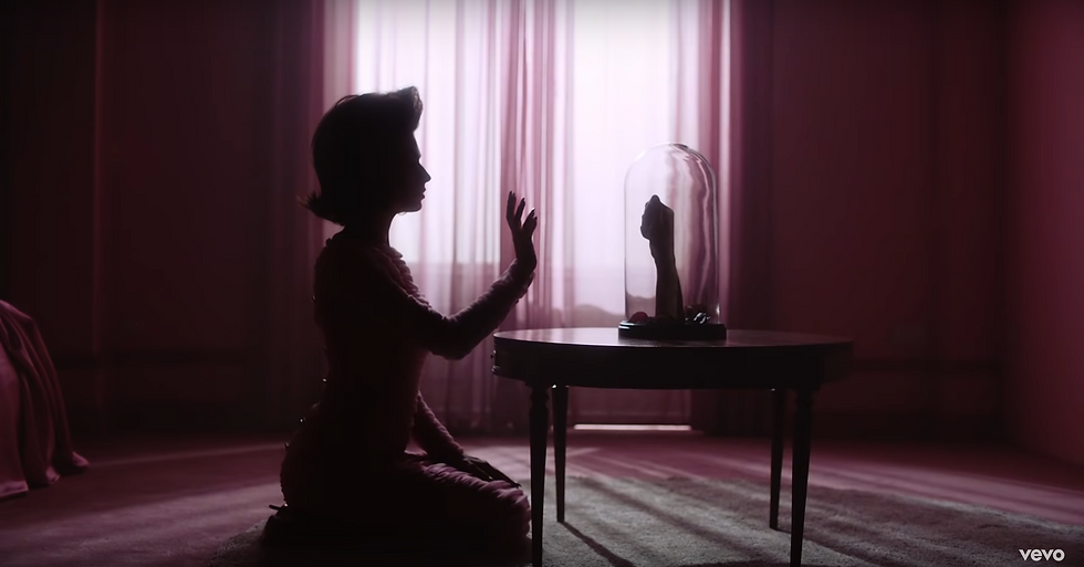 "Cuando me miras" C Tangana