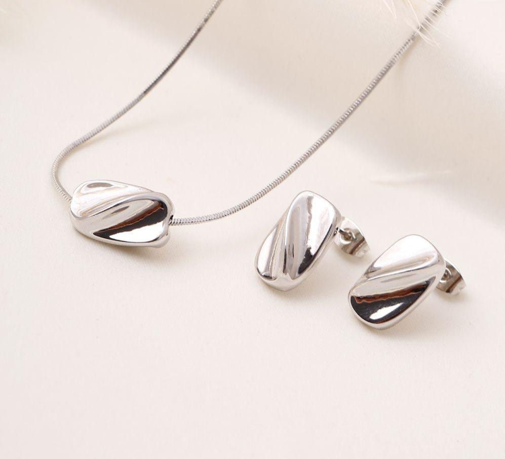 Conjunto de cadena y aretes