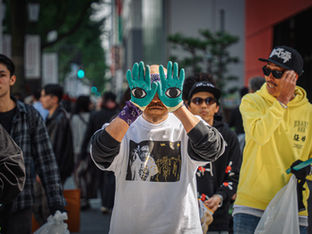 RVCA x KRAZY BEE x GAKKIN