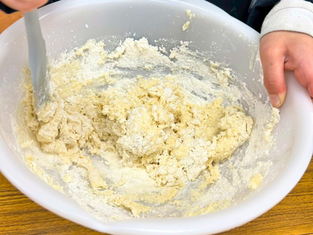 【福山市の福祉事業所うきわくの活動紹介】りんごドーナツ作りに挑戦!工程の中で笑顔がいっぱい見られたクッキング活動