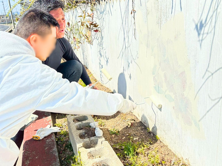 【福山市の福祉事業所・うきわくの日常発信】福祉の現場でペンキ塗りに挑戦!笑顔あふれる活動の一日