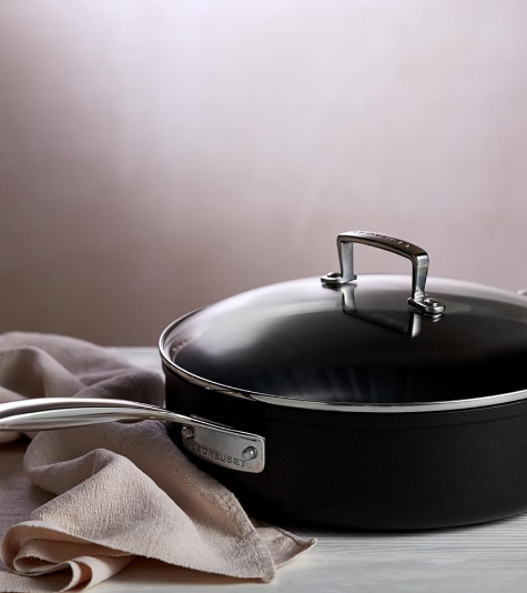 Le Creuset Toughened Non-Stick Sautรฉ Pan 51110260010302 Overview