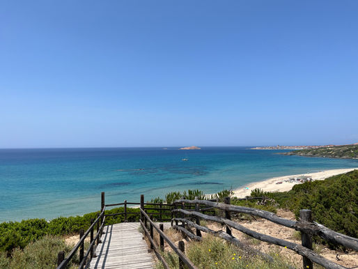 Výlety po Sardinii – Tipy na pláže, trhy, památky i termální prameny