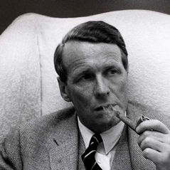 Una mirada personal sobre cómo la creatividad se transforma al encontrarse con objetivos y límites. Del ideal romántico de escribir por placer a la comprensión de que las ideas solo existen de verdad cuando funcionan. Una defensa de la intersección entre emoción y eficacia, donde la publicidad puede seguir siendo humana, sensible y significativa cuando habla a las personas y no solo de las marcas.