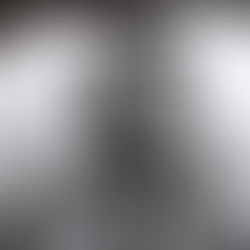 Una mirada personal sobre cómo la creatividad se transforma al encontrarse con objetivos y límites. Del ideal romántico de escribir por placer a la comprensión de que las ideas solo existen de verdad cuando funcionan. Una defensa de la intersección entre emoción y eficacia, donde la publicidad puede seguir siendo humana, sensible y significativa cuando habla a las personas y no solo de las marcas.