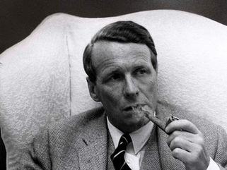 Una mirada personal sobre cómo la creatividad se transforma al encontrarse con objetivos y límites. Del ideal romántico de escribir por placer a la comprensión de que las ideas solo existen de verdad cuando funcionan. Una defensa de la intersección entre emoción y eficacia, donde la publicidad puede seguir siendo humana, sensible y significativa cuando habla a las personas y no solo de las marcas.