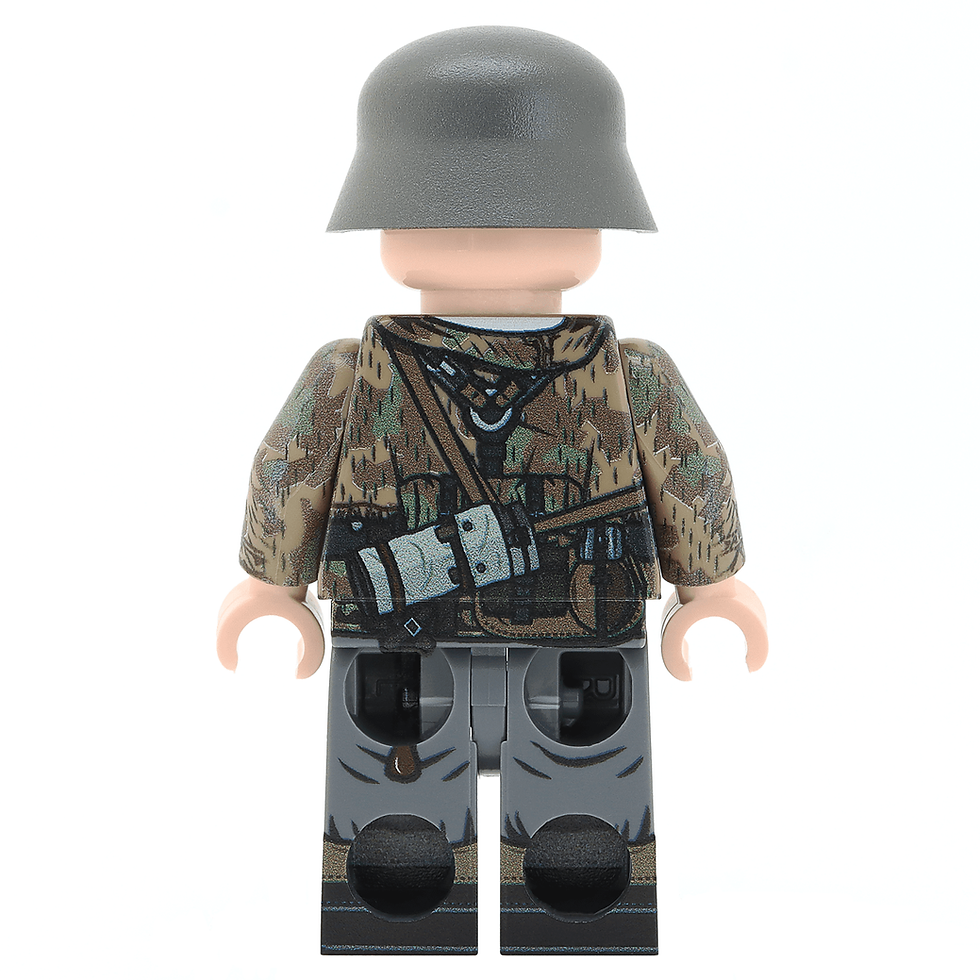Thumbnail: WW2 German in Splinter Camo Jacket (Mp40)
