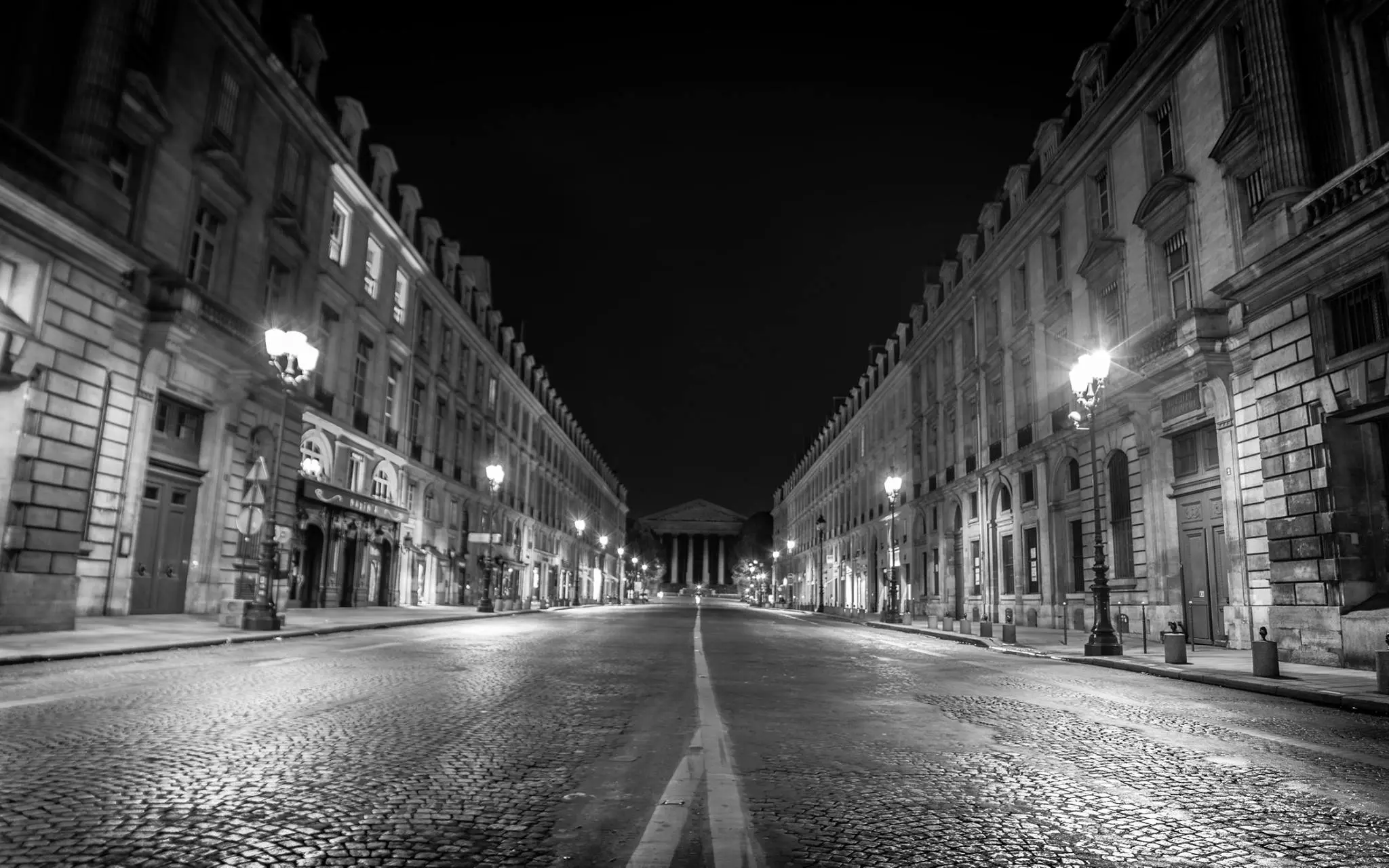 Expertly Guided: Experience Paris with Confidence Alongside Our Licensed Tour Guides"