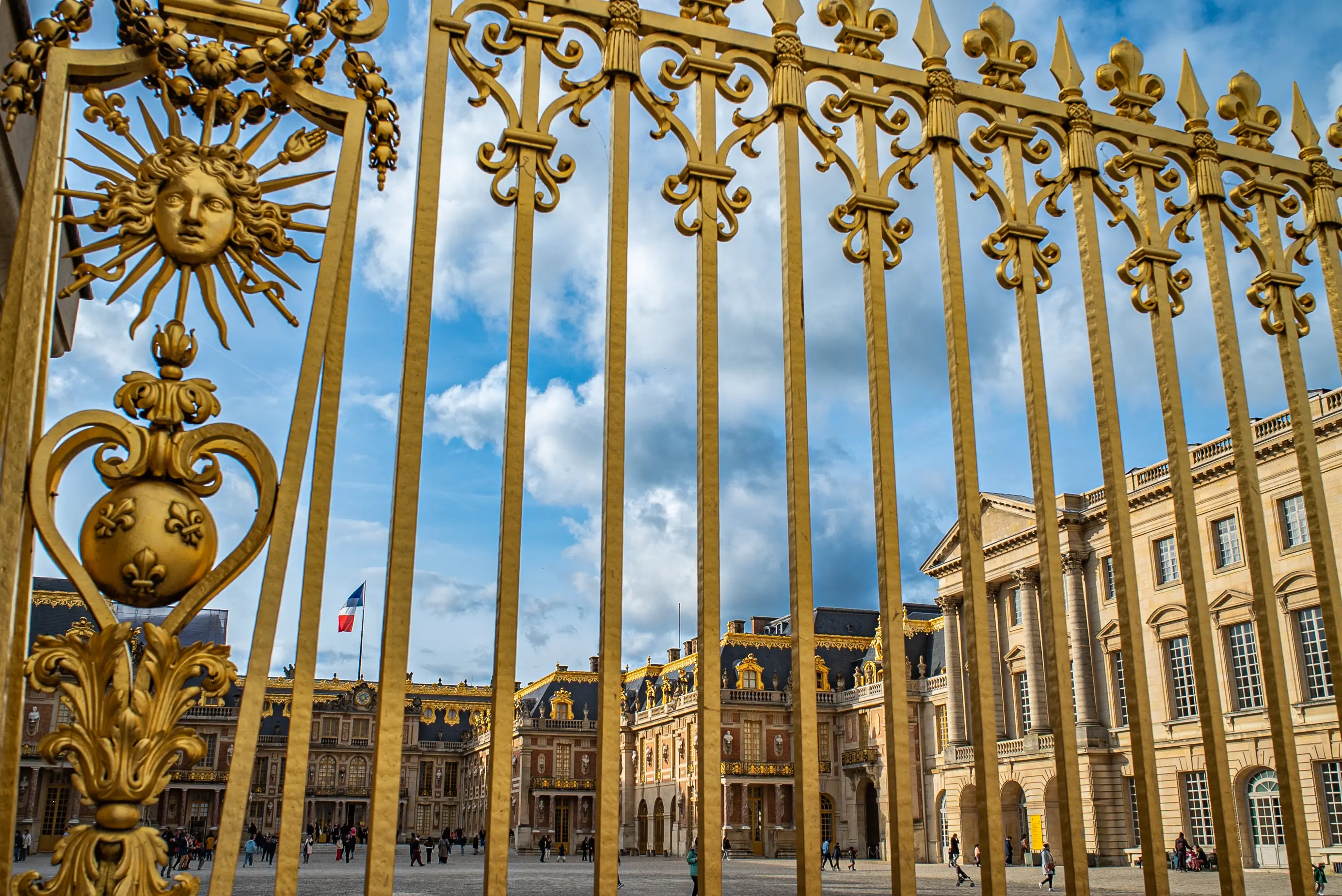Louis XIV's Insights: Discovering Versailles' Hall of Mirrors