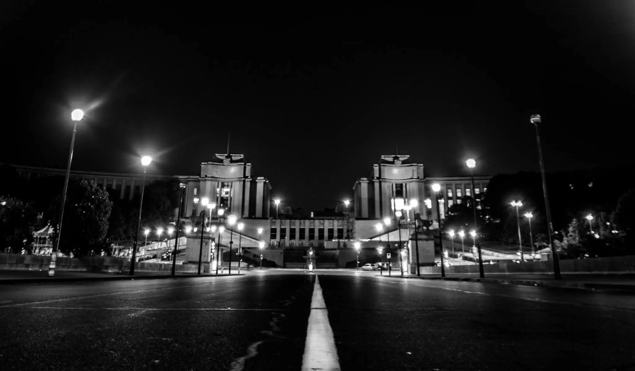 Champs-Élysées Extravaganza: Explore the Iconic Avenue on Our Exclusive Paris Tours