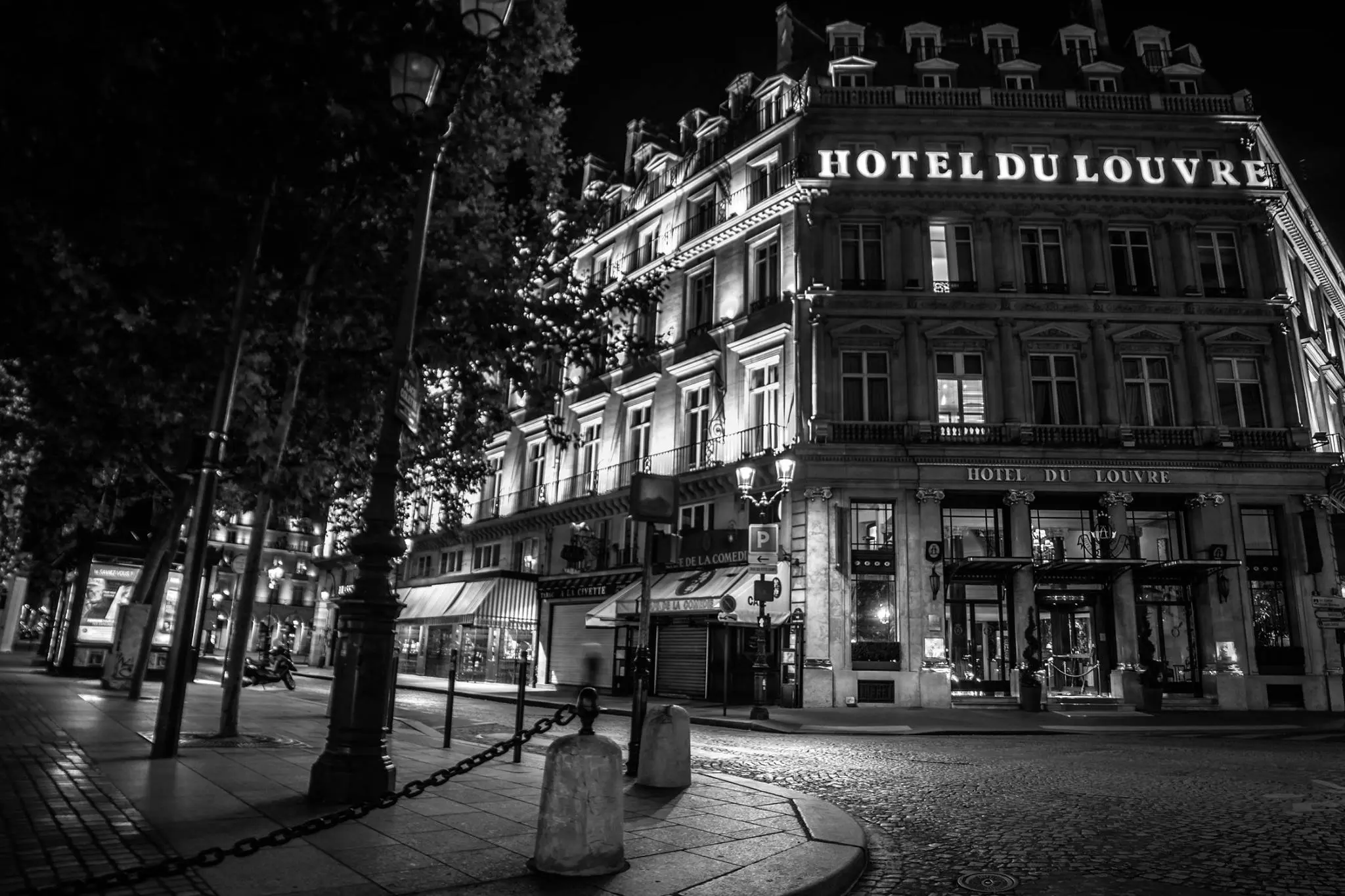 Seamless Luxury: Enjoy Hotel Pick-Up for Your Private Tour Experience in Paris