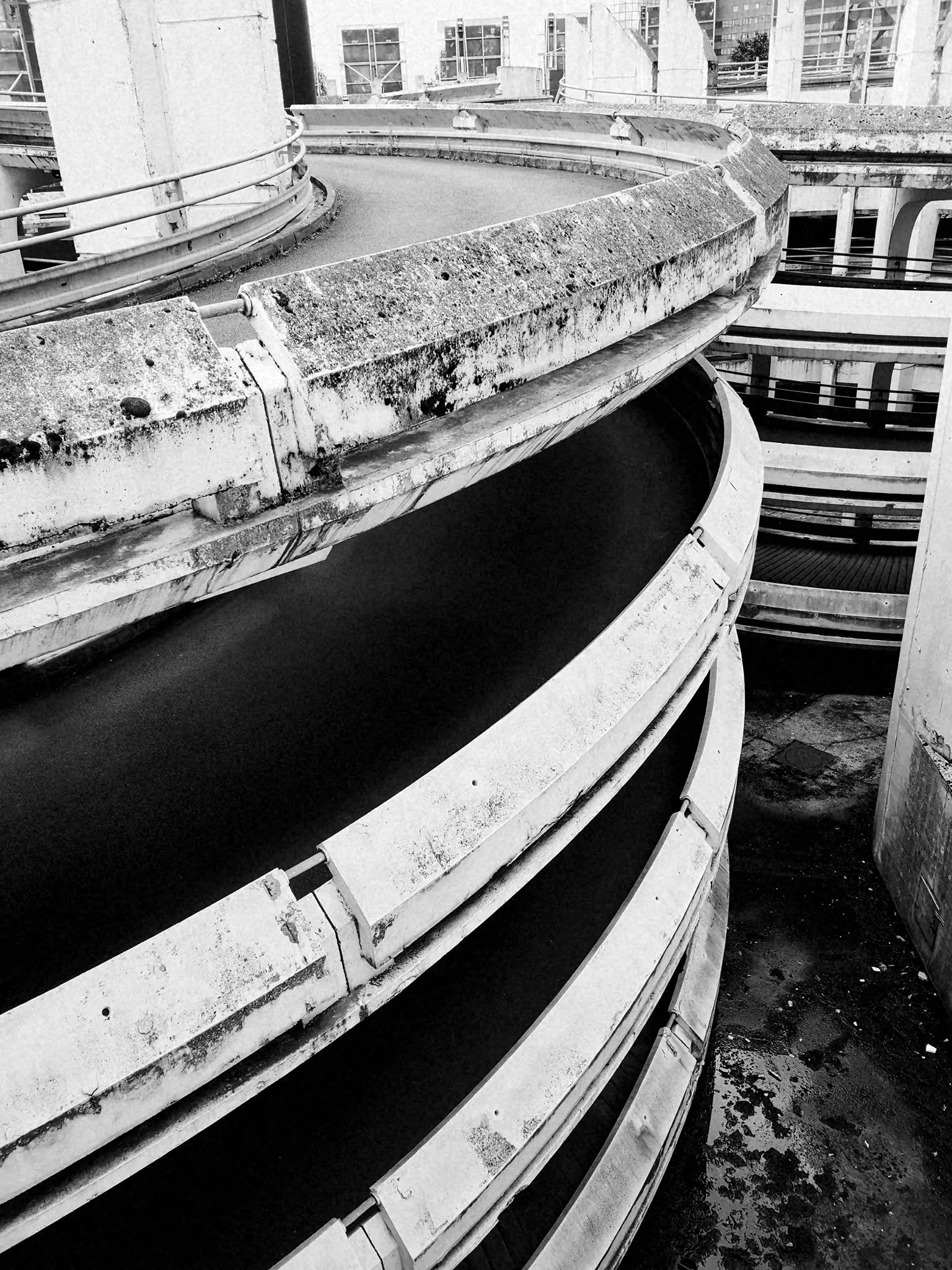 Brutalism tour from Paris