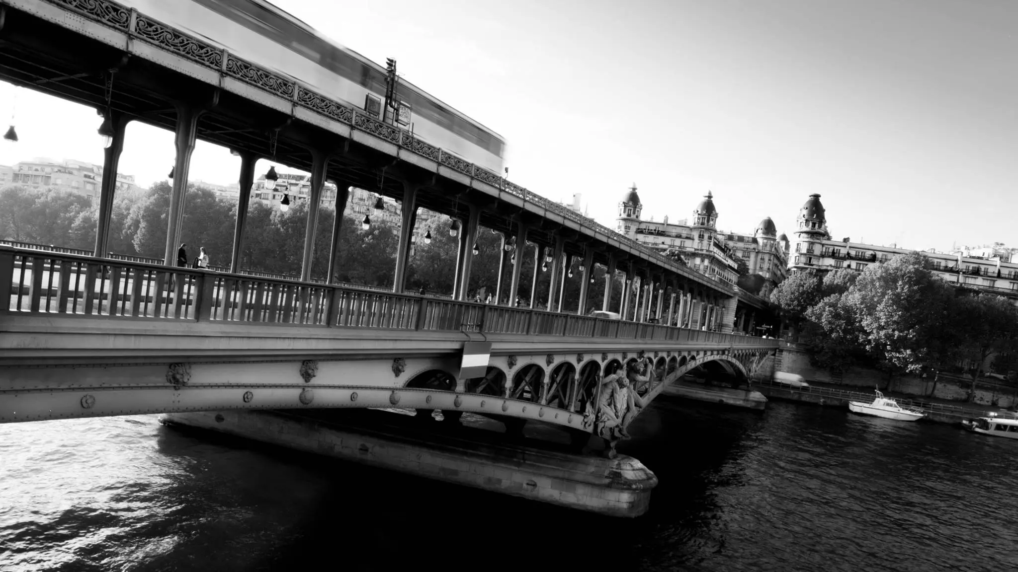 Unveiling Paris Icons: Embark on a Journey to the City's Most Iconic Spots with Our Private Tours