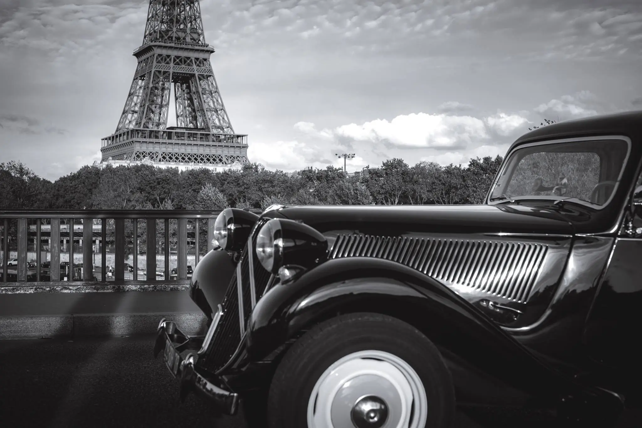 Step Back in Time: Cruise Paris in Vintage Style with Our Private Vintage Car Tours