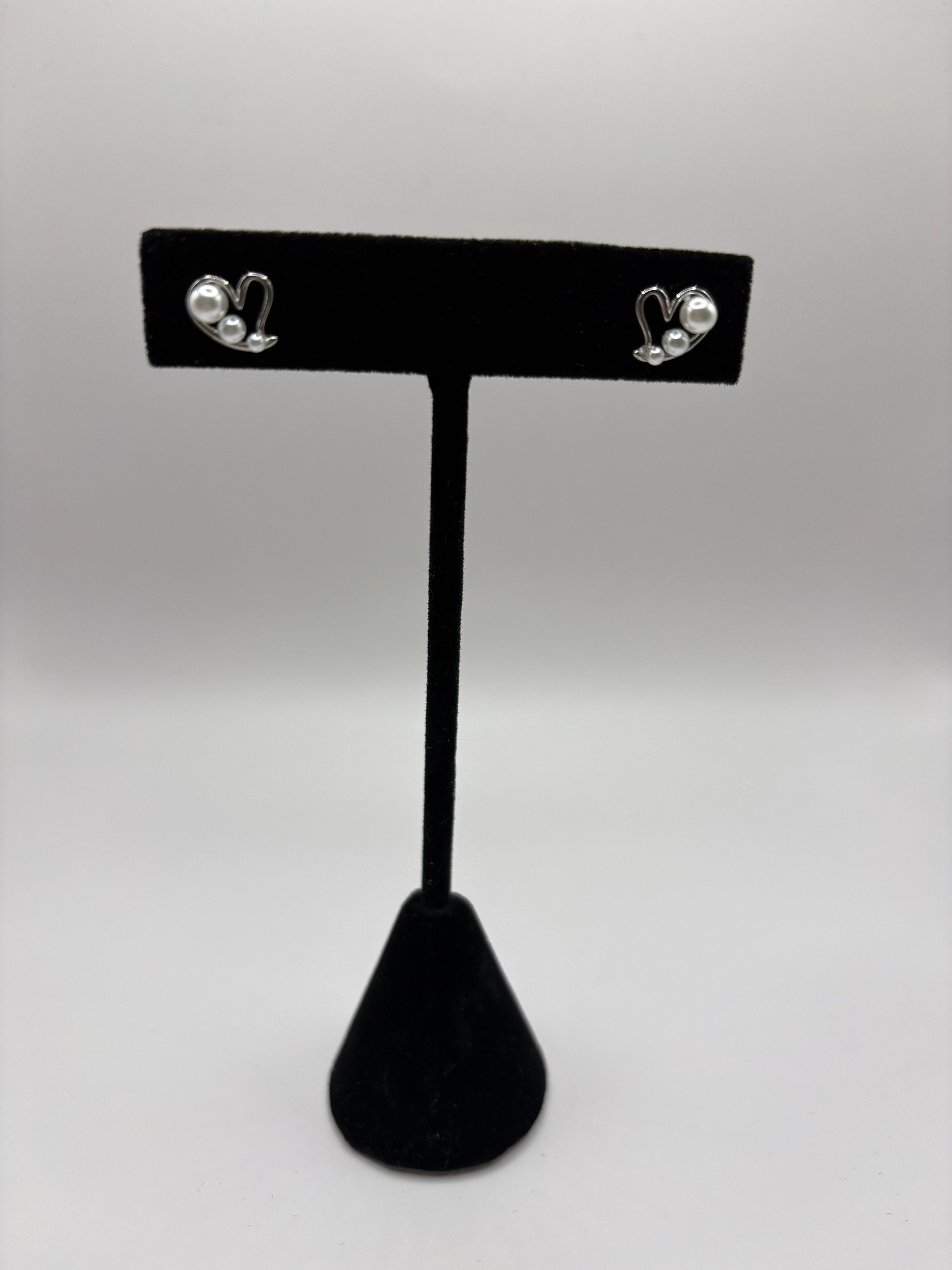 Heart Pearl Vintage Stud