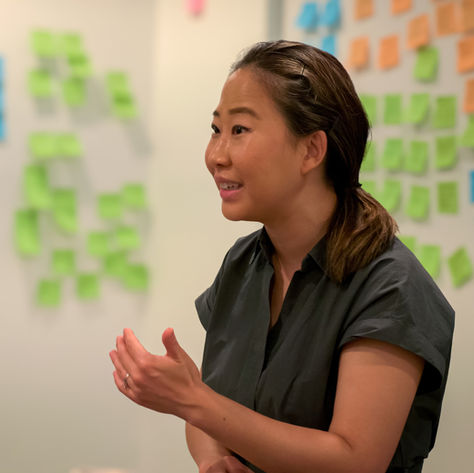YESEUL KIM from Artyfact presenting to a client on the company's findings