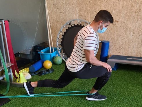 Qual a importância da mobilidade do tornozelo e anca no agachamento?