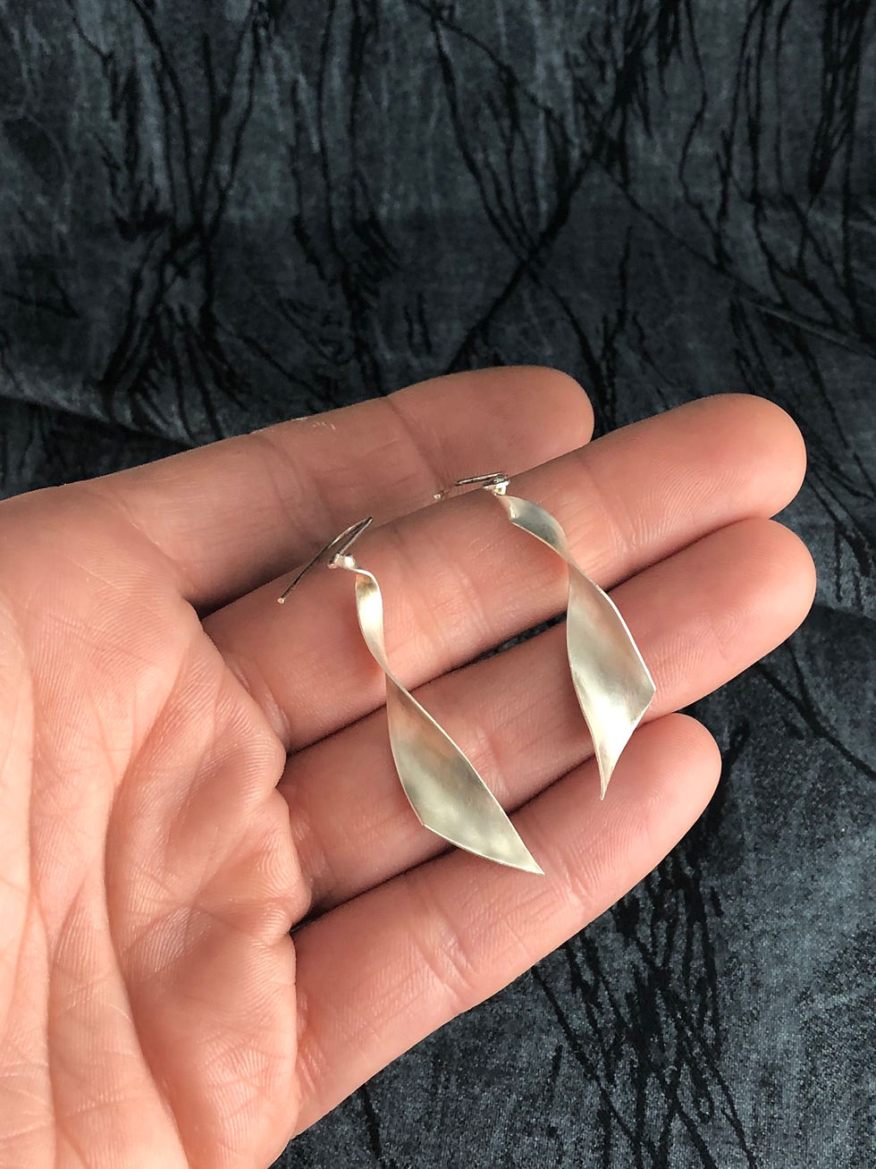 Thumbnail: Wedge Twist dangle earrings (solid silver) 