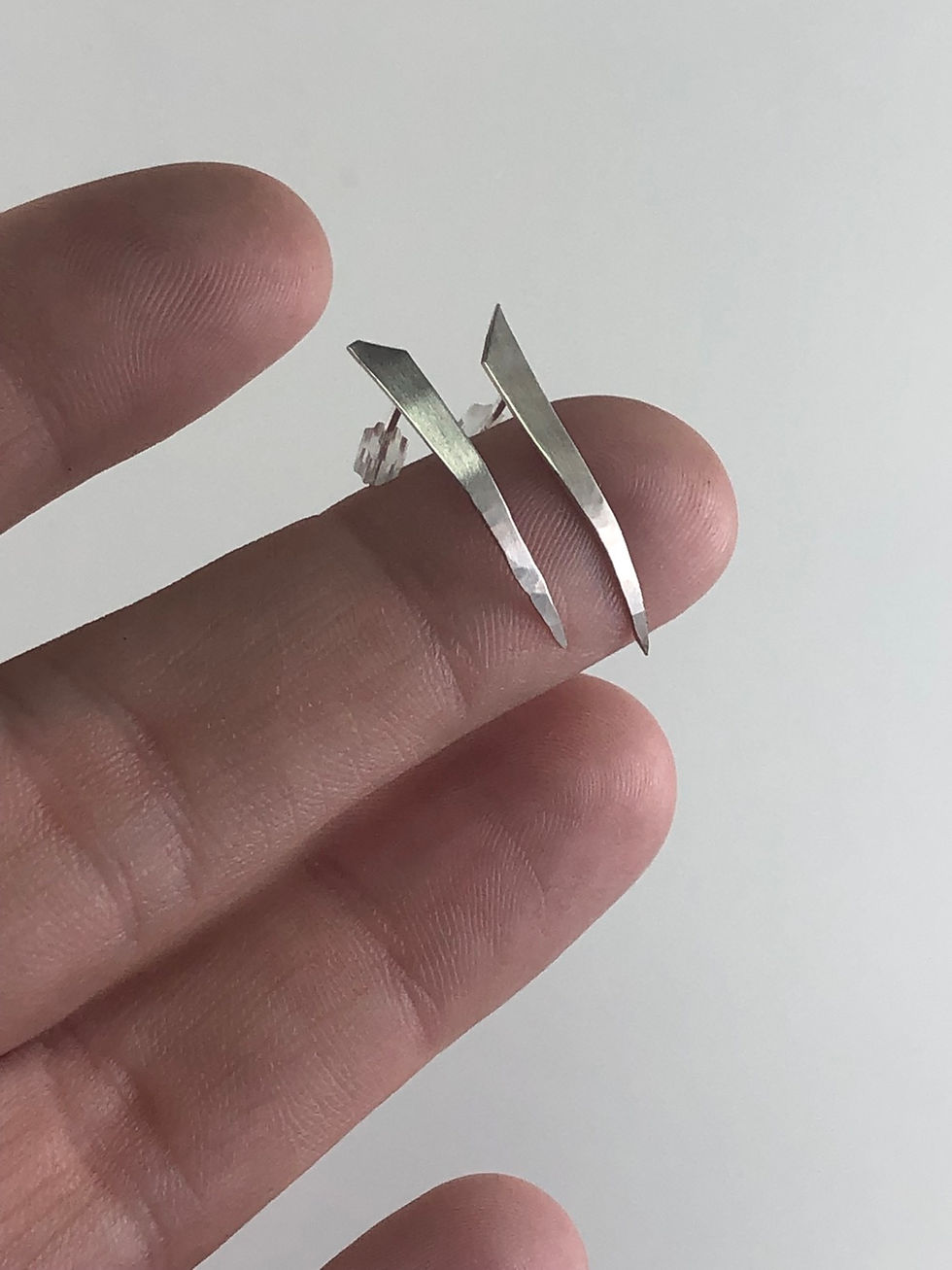 Thumbnail: silver fangs (solid silver stud earrings) 