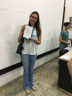 2016 Mariana Donadon, ganhadora do livro _A Morte é um Dia que Vale a Pena Viver