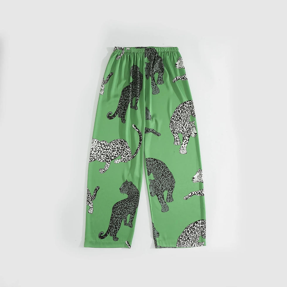 Küçük resim: Green Leopard Printed Women Sleepwear Silk Textured Satin Long Sleeve and Pants