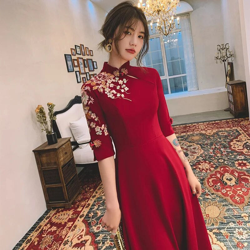Miniatyrbilde: Chinese Lady Burgundy Cheongsam Embroidery Floral Mandarin Collar Qipao Vintage