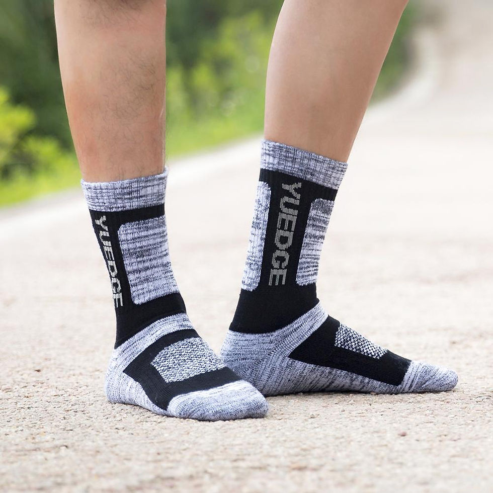 섬네일: YUEDGE Mens Moisture Wicking Cushioned Thick Sports Athletic Crew Socks Mid Cal