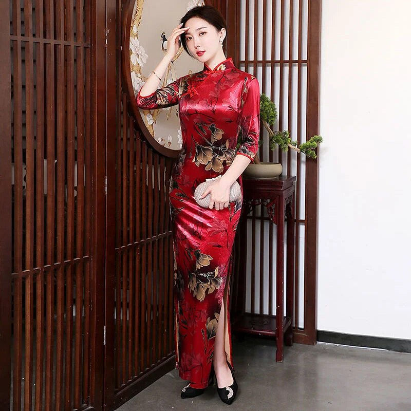 Thumbnail: Chinese Traditional Cheongsam Vintage Floral Print Elegant Split Qipao for Woma