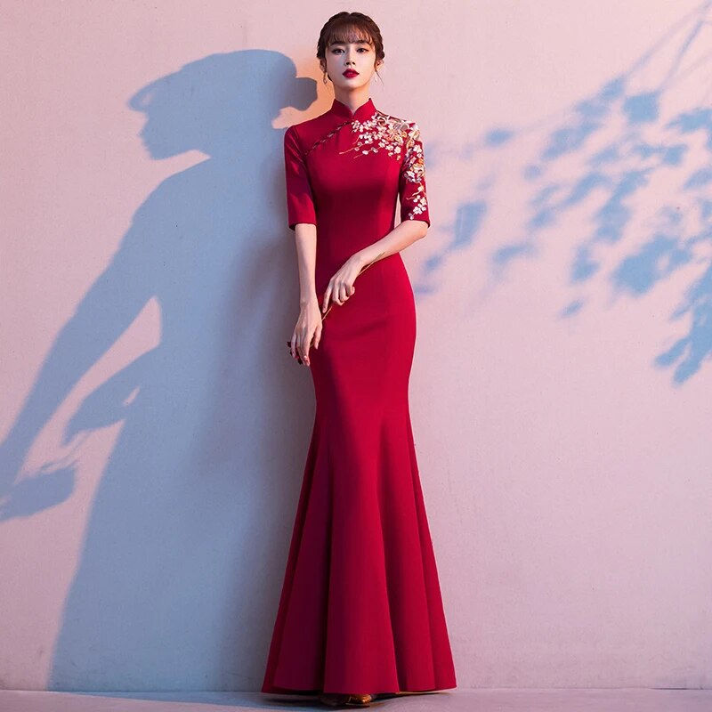 Thumbnail: Red Traditional Chinese Style Bride Wedding Dresses Embroidery Cheongsam Gown R