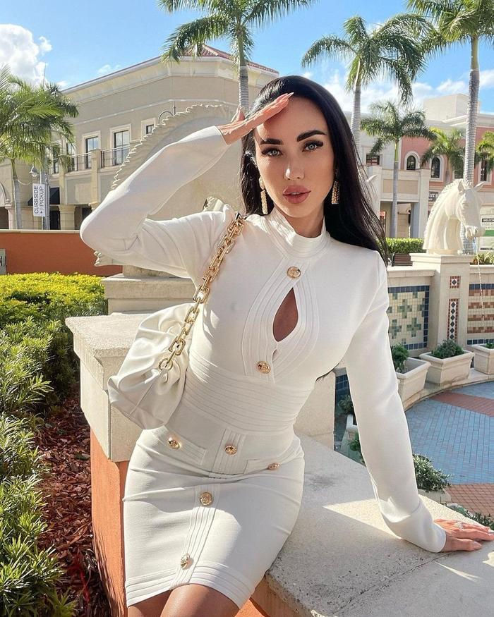 Thumbnail: Women's Chest Scheming Hip Short Skirt