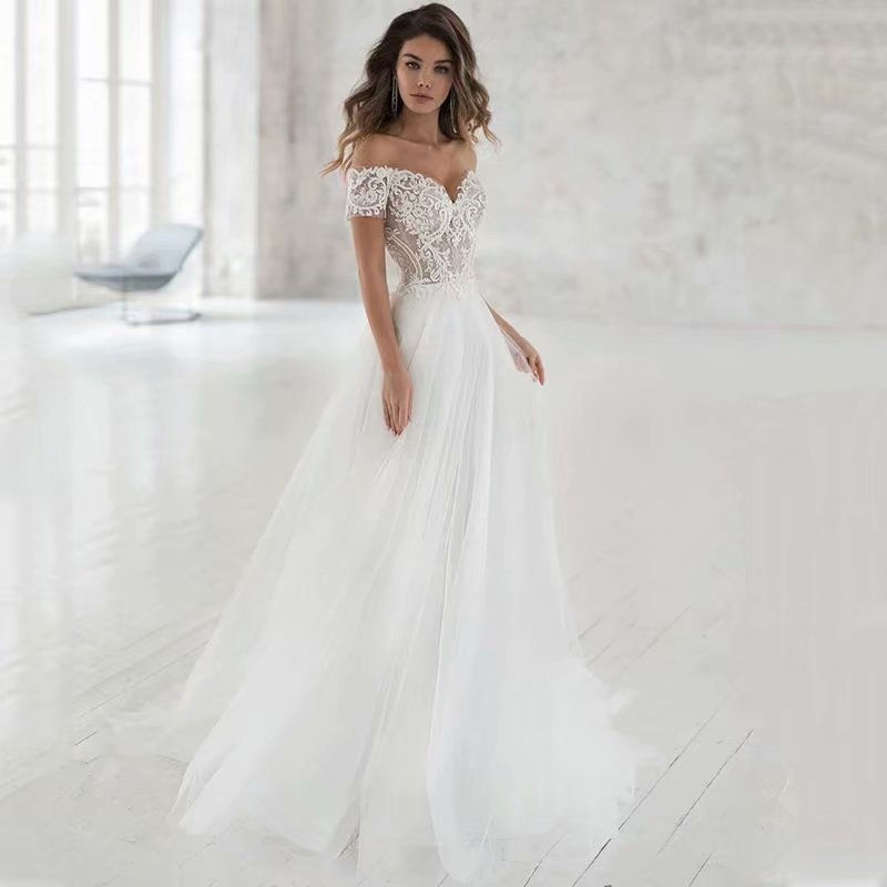 Thumbnail: The New Lace Light Wedding Dress Is Elegant, Simple And Thin