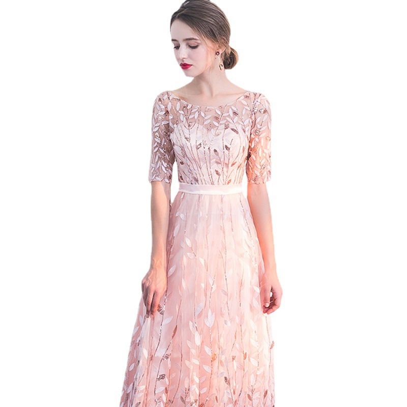 Miniatyrbilde: Elegant Princess Dress Shows Thin Girl