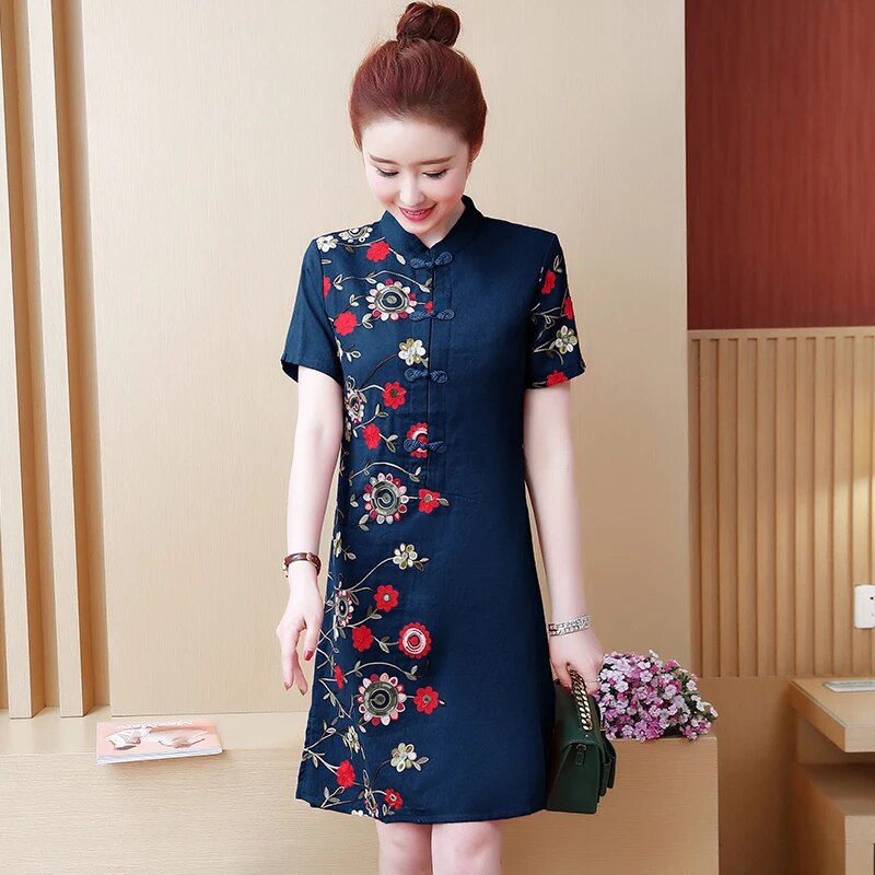 Thumbnail: Chinese Traditional Vintage Modified Cheongsam New Modern Short Sleeve Wedding
