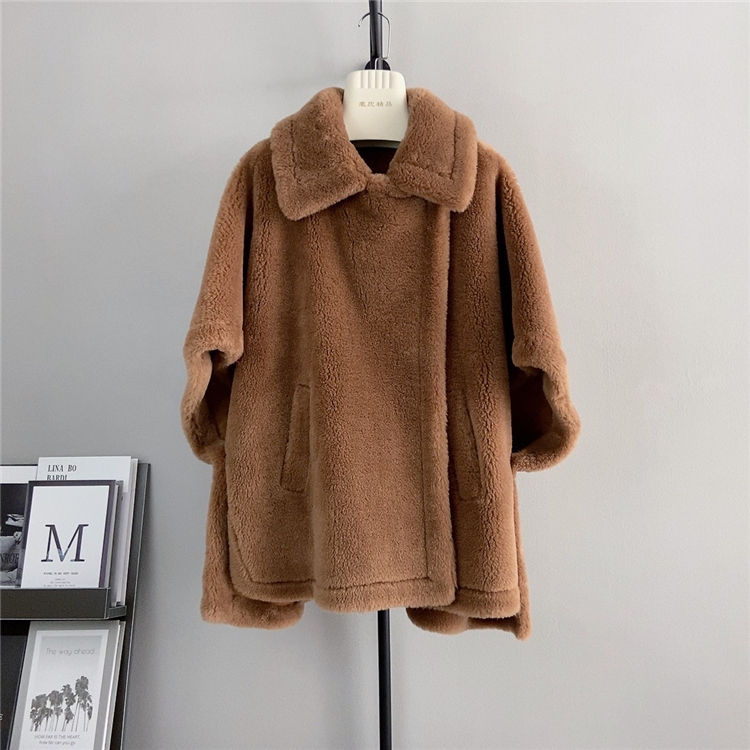 Thumbnail: Women's Mid-length Loose Batwing Sleeve Lamb Fur Coat