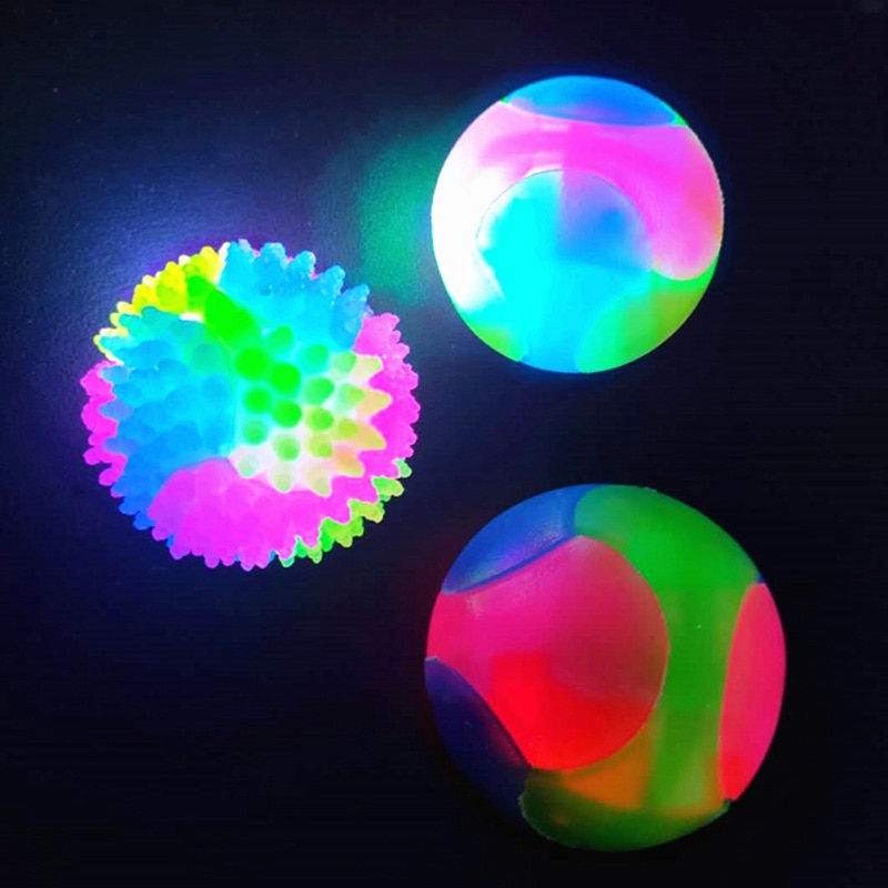 الصورة المصغرة: Glowing Ball Dog Toy LED Dog Balls Flashing Elastic Ball Molar Ball Pet Color L