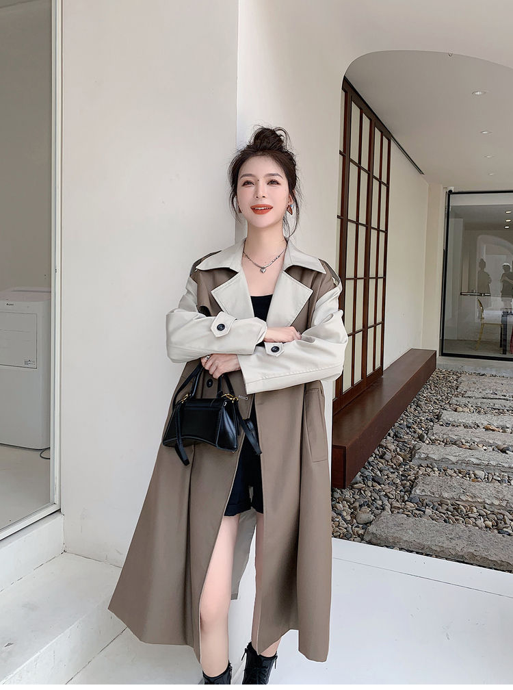 Thumbnail: Mid Length Waistband For A Slimming Heben Style Coat Trend