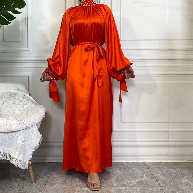 縮圖：Satin Dress With White Pearl Neck And Cuffs